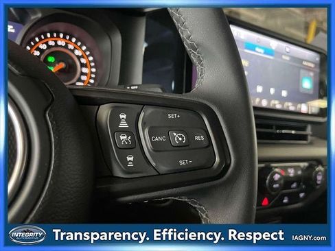 Used 2026 Jeep Gladiator Mojave AWD/4WD image 23