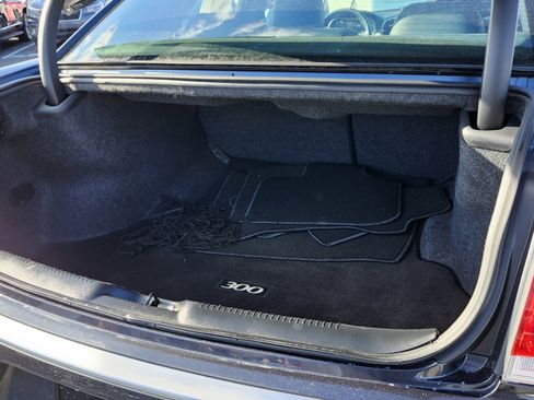 Used 2016 Chrysler 300 C Platinum image 18