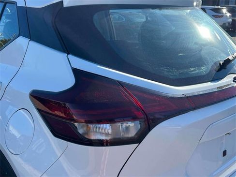 Used 2023 Nissan Kicks SV image 10