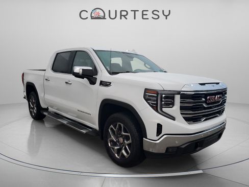 Used 2025 GMC Sierra 1500 SLT w/ SLT Premium Package image 5