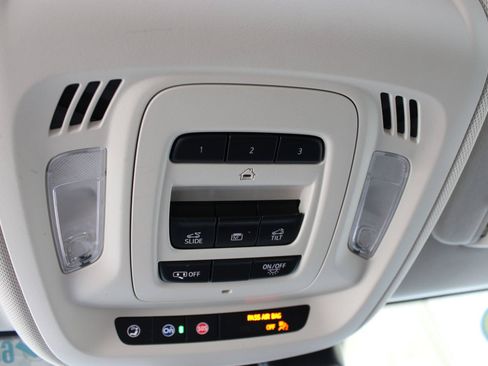 Used 2023 Buick Envision Avenir FWD image 42