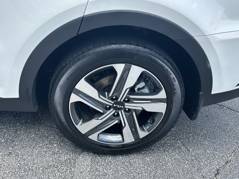 Certified 2023 Kia Sorento SX Prestige w/ Panoramic Sunroof Package AWD/4WD image 24