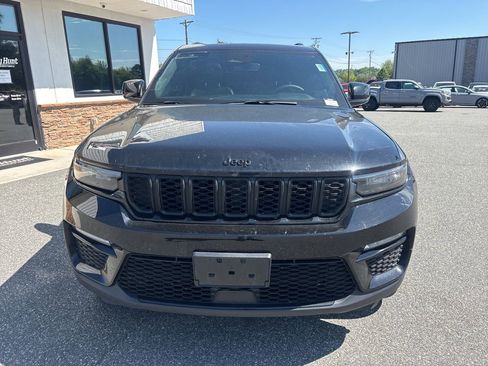 Used 2024 Jeep Grand Cherokee Limited w/ Black Appearance Package image 10