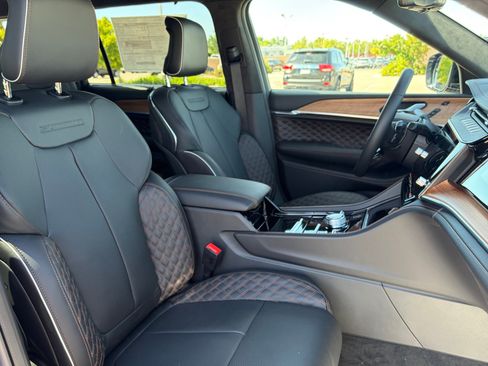 New 2026 Jeep Grand Cherokee L Summit w/ Obsidian Package AWD/4WD image 32