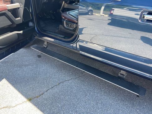 Used 2016 Ford F150 Platinum w/ Equipment Group 701A Luxury AWD/4WD image 17
