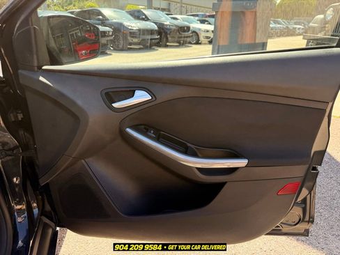 Used 2014 Ford Focus Titanium FWD image 32
