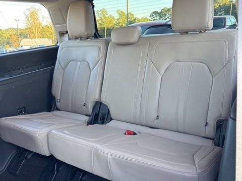 Used 2023 Ford Expedition Limited image 11