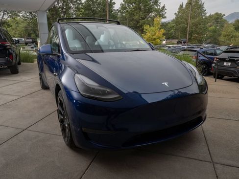 Used 2023 Tesla Model Y Long Range AWD/4WD image 2