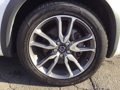 Used 2015 Volvo V60 T5 Cross Country image 31