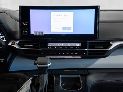 Used 2026 Toyota Sienna XLE FWD image 11