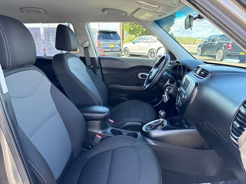 Used 2017 Kia Soul + FWD image 13