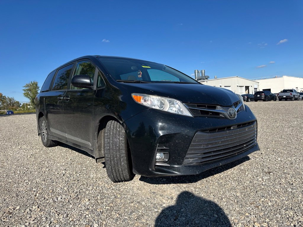 Used 2018 Toyota Sienna XLE w/ XLE Navigation Package FWD image 13