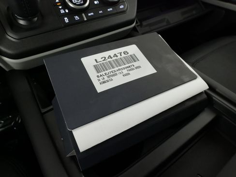 Used 2024 Land Rover Defender 110 S image 60