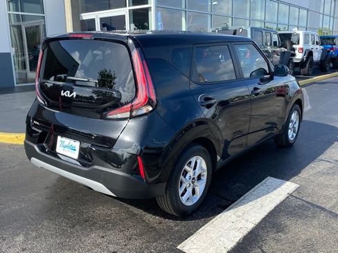 Used 2025 Kia Soul LX w/ LX Technology Package image 9