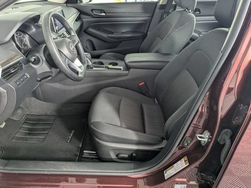 Used 2025 Nissan Altima 2.5 SV FWD image 12