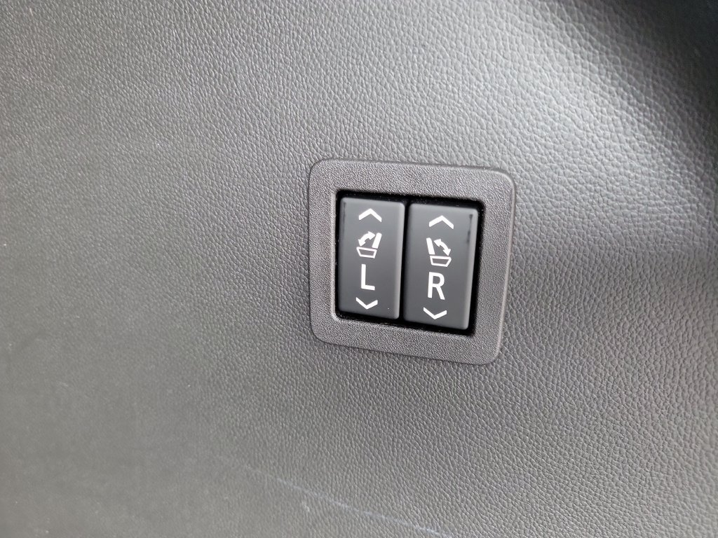 Used 2018 Buick Enclave Avenir w/ Avenir Technology Package FWD image 11