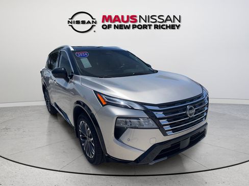 Certified 2024 Nissan Rogue Platinum FWD image 2