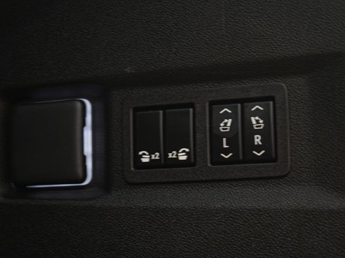 Used 2023 GMC Yukon Denali image 12