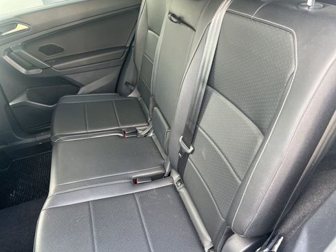 Used 2019 Volkswagen Tiguan SE w/ Panoramic Sunroof Package image 9