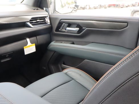 New 2026 GMC Yukon XL AT4 w/ AT4 Premium Plus Package AWD/4WD image 11