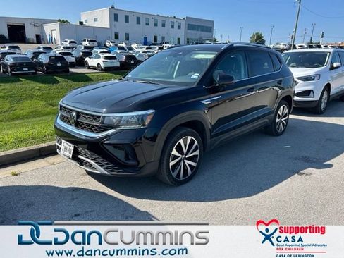 Used 2024 Volkswagen Taos SE FWD image 1