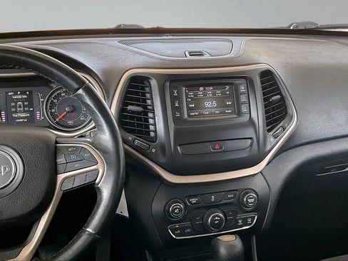 Used 2015 Jeep Cherokee Latitude FWD image 9