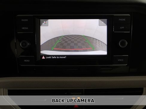 Used 2023 Volkswagen Jetta SE w/ Panoramic Sunroof Package FWD image 6