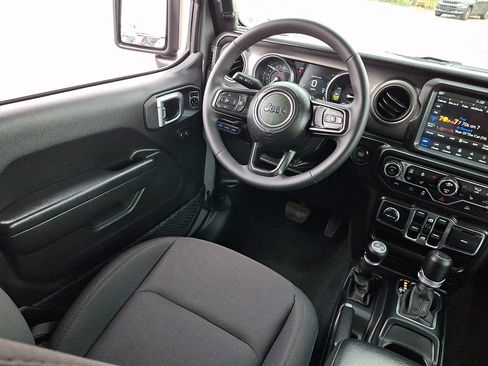Used 2023 Jeep Wrangler Unlimited w/ Cold Weather Group AWD/4WD image 15
