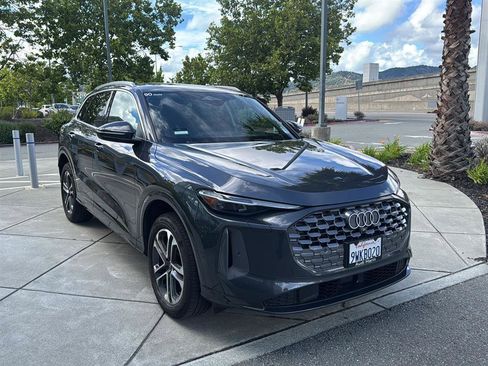 Used 2025 Audi Q5 Premium Plus w/ Premium Plus image 4