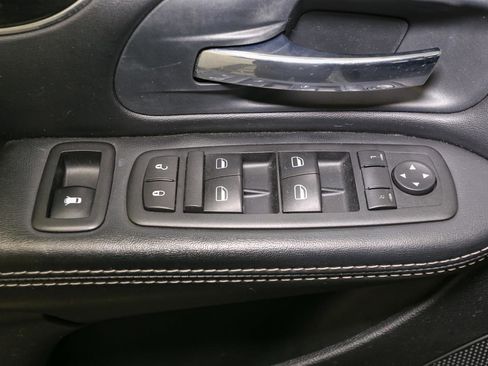 Used 2016 Dodge Grand Caravan SE image 31