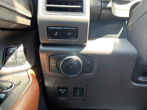 Used 2018 Ford Expedition XLT w/ Equipment Group 202A RWD image 21