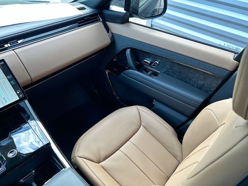 Used 2025 Land Rover Range Rover Sport Dynamic SE image 18