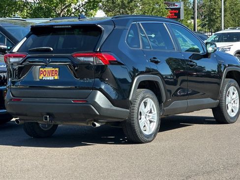 Used 2021 Toyota RAV4 LE AWD/4WD image 4