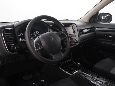 Used 2019 Mitsubishi Outlander ES AWD/4WD image 23