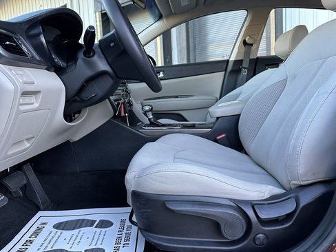 Used 2018 Kia Optima LX w/ 17" Alloy Wheels Package image 13