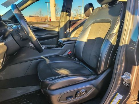 Used 2021 Jeep Grand Cherokee L Laredo image 8