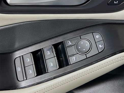 Used 2022 Nissan Rogue SL w/ SL Premium Package image 17