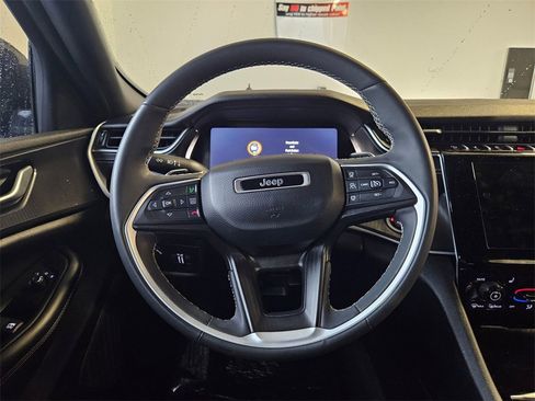 Used 2023 Jeep Grand Cherokee Altitude image 15