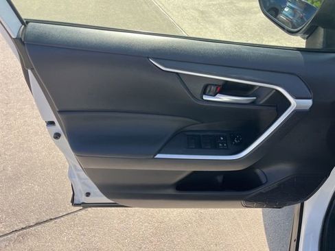 Used 2019 Toyota RAV4 XLE image 12
