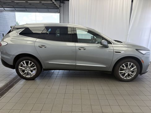 Used 2023 Buick Enclave Premium w/ Experience Buick Package FWD image 4