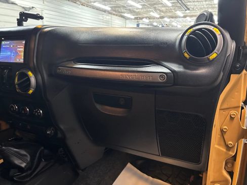 Used 2014 Jeep Wrangler Unlimited Sport w/ Quick Order Package 23S AWD/4WD image 28
