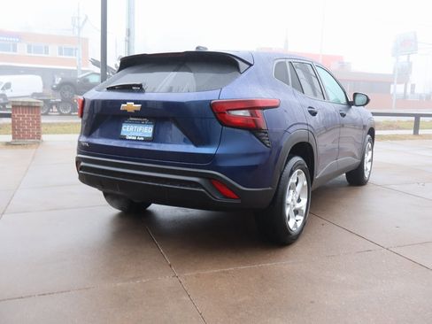 Used 2024 Chevrolet Trax LS w/ LS Convenience Package image 8