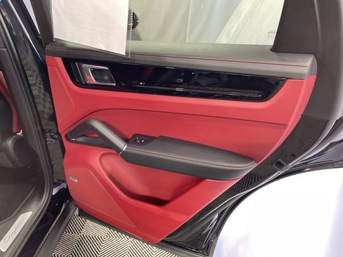 Used 2022 Porsche Cayenne E-Hybrid Coupe image 32