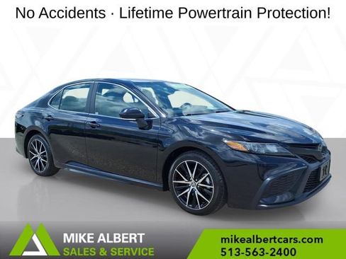 Used 2023 Toyota Camry SE FWD image 1