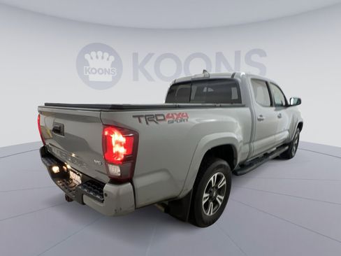 Used 2019 Toyota Tacoma TRD Sport w/ TRD Premium Sport Package AWD/4WD image 8