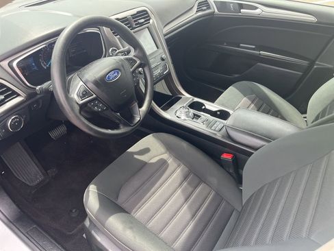 Used 2020 Ford Fusion SE FWD image 11