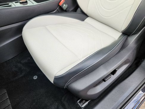 Certified 2026 Volkswagen Tiguan SE AWD/4WD image 20
