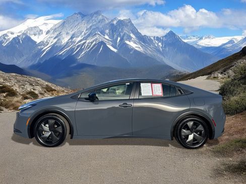 Used 2024 Toyota Prius LE image 2