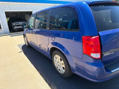 Used 2019 Dodge Grand Caravan SE w/ UConnect Hands-Free Group FWD image 7