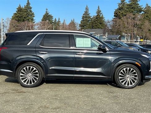 Used 2023 Hyundai Palisade Calligraphy image 3